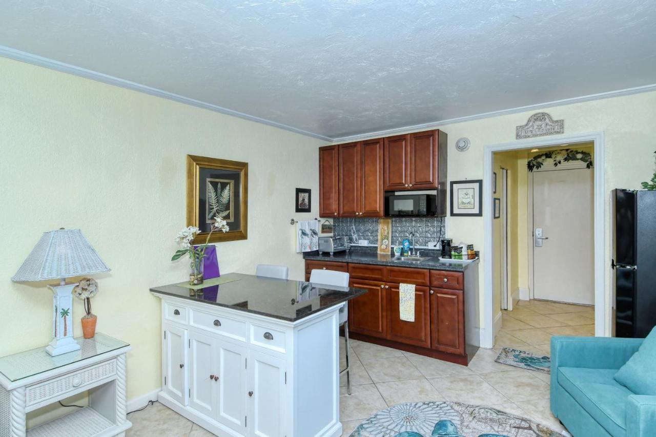 Waterfront Room, Heated Pool, Tiki Bar & Grill South Bradenton Exterior foto