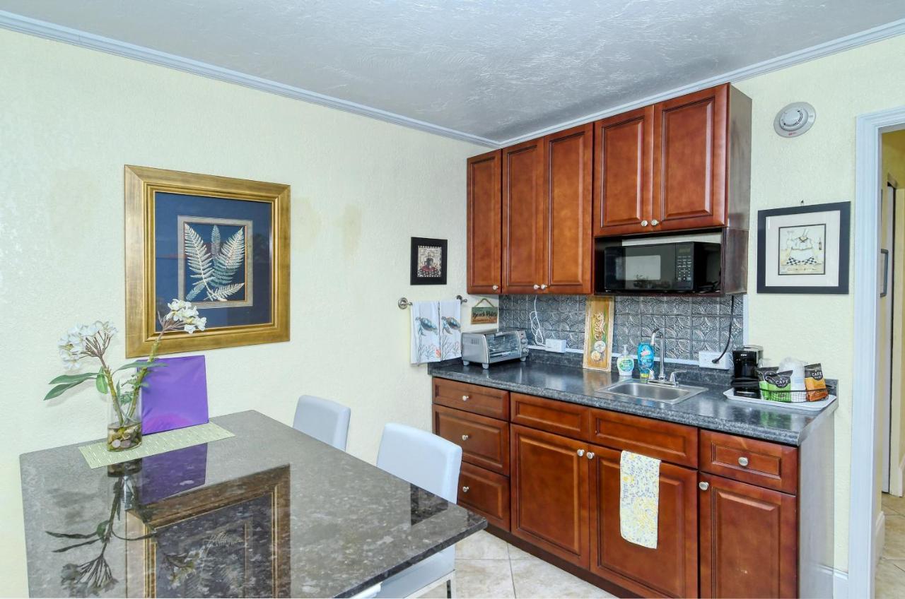 Waterfront Room, Heated Pool, Tiki Bar & Grill South Bradenton Exterior foto